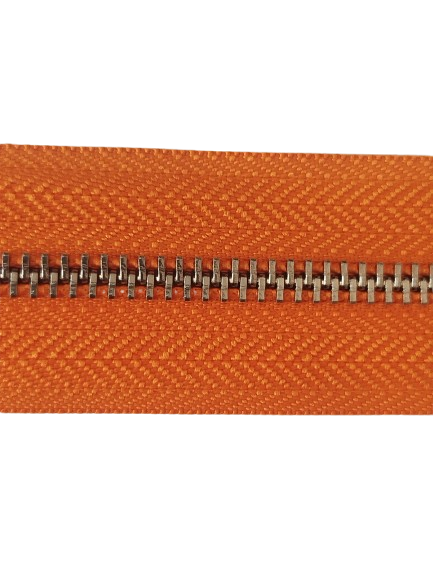 Tipo: Grosso (Nº 5). Acabamento: Niquelado (Prateado brilhante). Origem: Importado (Padrão de qualidade chinês). Flexibilidade: Pode ser cortado e montado em qualquer comprimento. Atenção: Este produto é vendido em metros lineares. Não acompanha cursores (vendidos separadamente em nossa loja).
